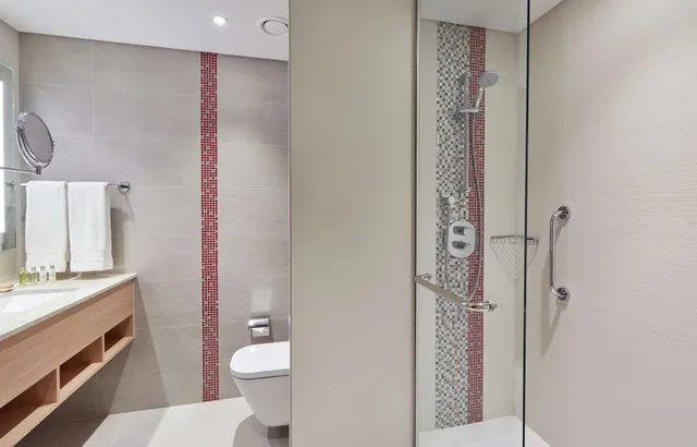 غرفة عائلية بسرير كوين، Hilton Garden Inn Muscat Al Khuwair 4/5
