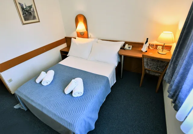 غرفة قياسية بسرير مزدوج بإطلالة على المتنزه، Hotel Alkar 2/10