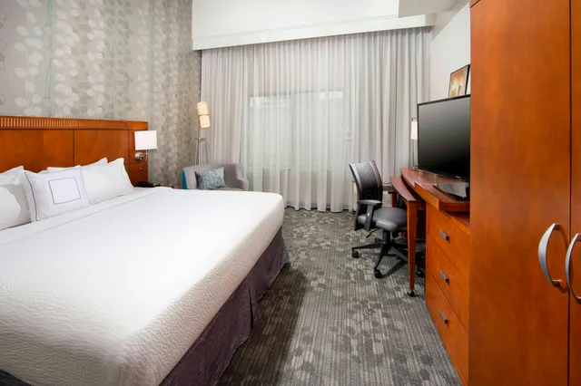 Room, Courtyard By Marriott San Antonio Seaworld Lackland 1/4