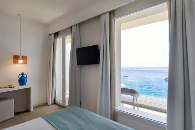 غرفة ديلوكس بسرير كينج بإطلالة على البحر، Albatros Beach Hotel 9/10
