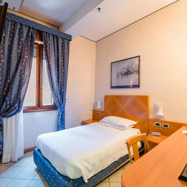 Room, Single, French Bed، Albergo Centrale Bologna 6/10
