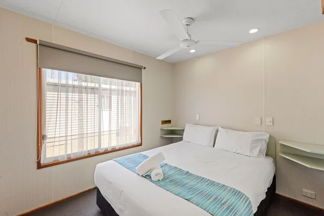3 Bedrooms, Standard, 1 Queen and 1 Bunk Bed, DISCOVERY PARKS - MOAMA WEST 1/4