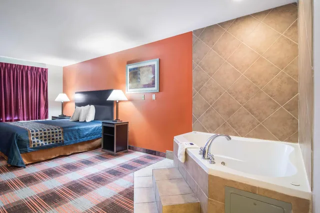 جناح بسرير كينج بجاكوزي، Americas Best Value Inn & Suites Mableton Atlanta 5/5