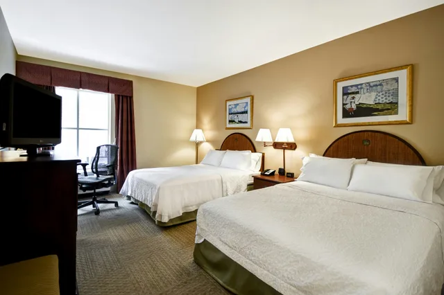 غرفة بسريرين كوين لذوي الإعاقة، Hampton Inn Suites Charleston West Ashley 1/10