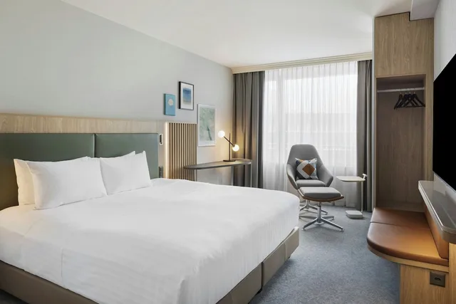 غرفة بسرير كينج، Courtyard by Marriott Zurich North 2/10