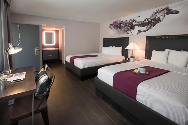 غرفة بسريرين كوين، Hotel Iris San Diego 4/8
