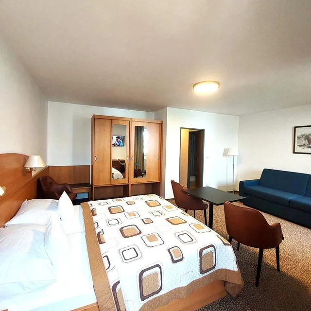 غرفة ثلاثية بسرير مزدوج، Hotel Avion 7/10