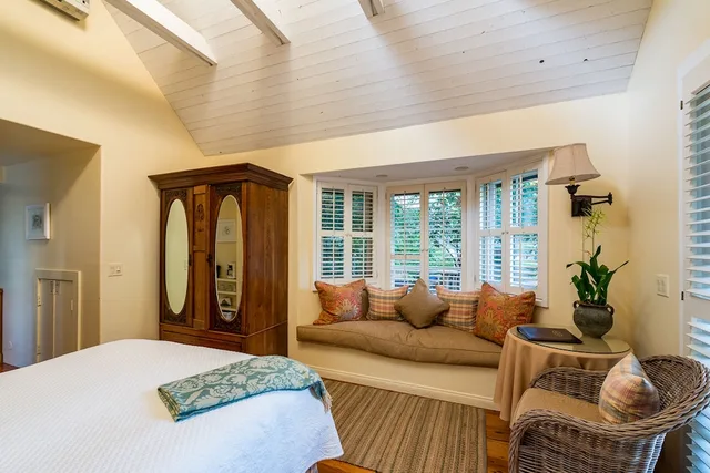 Luxury, Bungalow, Queen Bed, Patio, Garden Area، Simpson House Inn 5/8