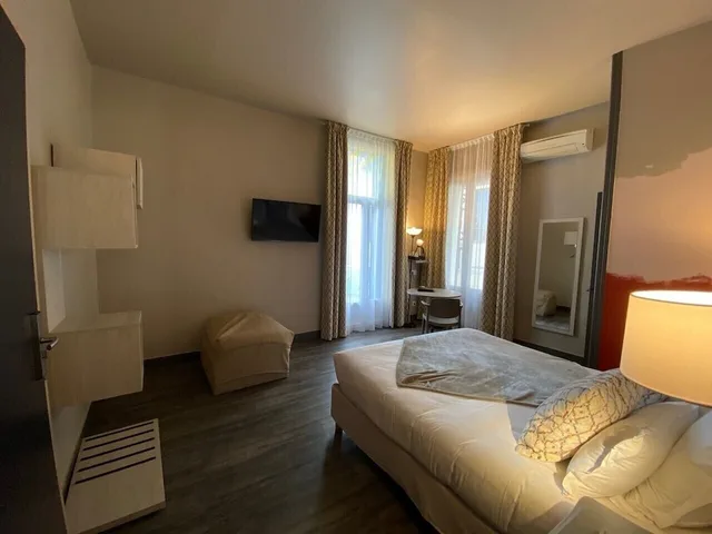 غرفة سوبيريور بسرير كوين وسرير فردي بشرفة، Majestic Hotel 5/10