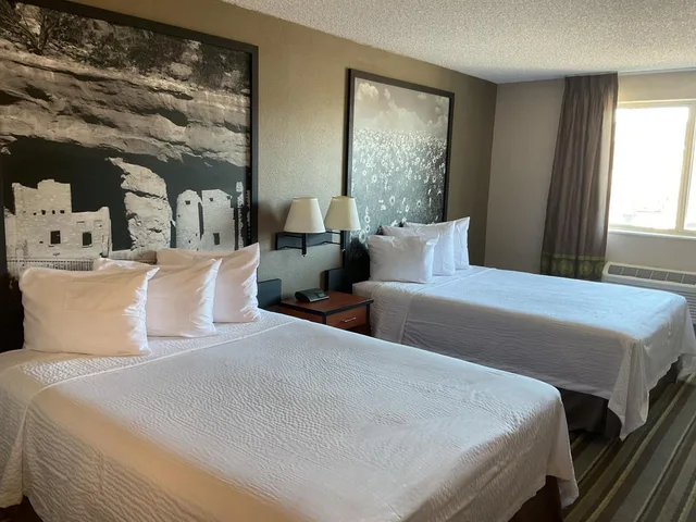 غرفة بسريرين كوين، Super 8 by Wyndham Colorado Springs Airport 1/9