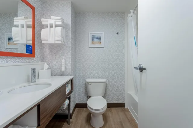 Room, 2 Queen Beds, Street View، Hampton Inn Suites Orange Beach Gulf Front 7/8