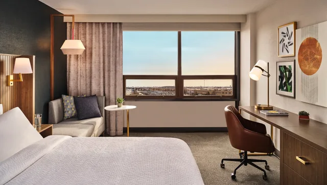 Premium, King Bed, Airport View, Accessible, Holiday Inn Chicago O Hare Rosemont 5/5