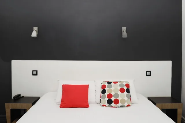 غرفة عائلية رباعية بسرير كوين وسريرين منفصلين، Kyriad Prestige Les Sables D Olonne Plage Centre Des Congres 6/10