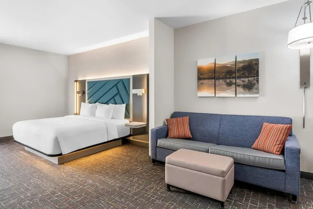 جناح بسرير كينج مع أريكة لذوي الإعاقة، Brentwood Suites Nashville, an Ascend Collection Hotel 2/6
