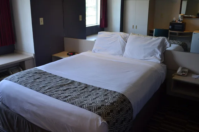 جناح بسرير كوين بجاكوزي، Microtel Inn &amp; Suites by Wyndham Union City/Atlanta Airport 1/2