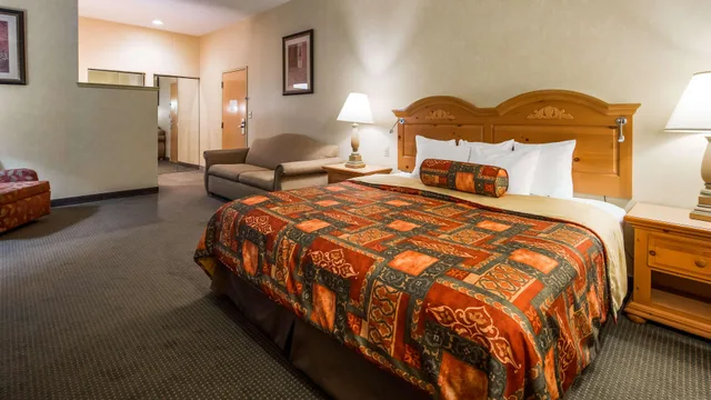 غرفة بسرير كينج، Best Western Plus Revere Inn & Suites 5/10