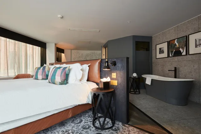 جناح بسرير كينج مع أريكة بحوض استحمام، voco Manchester - City Centre, an IHG Hotel 6/10