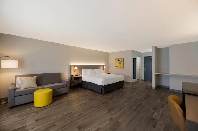 جناح بسرير كينج، Quality Inn Suites Artesia 2/3