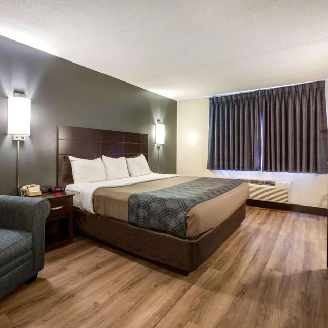 غرفة داخلية بسرير كينج، Econo Lodge Darien Lakes 2/6