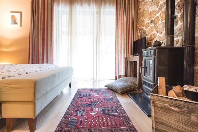Maisonette، ORIZONTES TZOUMERKON 2/4