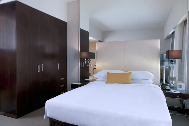 Centro, Queen Bed, Centro Capital Centre By Rotana 1/4