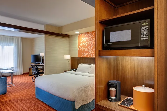 جناح بسرير كينج مع أريكة لذوي الإعاقة، Fairfield Inn and Suites Columbus Marysville 2/2