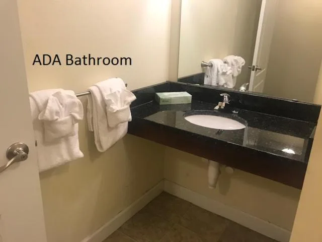 جناح بسرير كينج، Affordable Suites Fayetteville 3/4