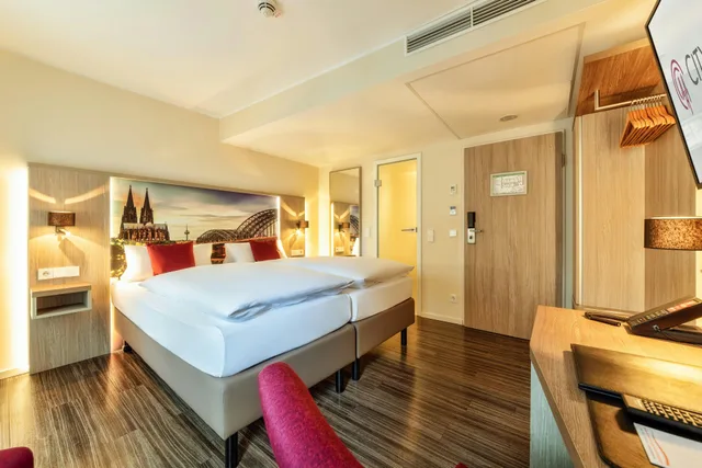 Comfort, Double Bed, Cityclass Caprice Am Dom 3/6