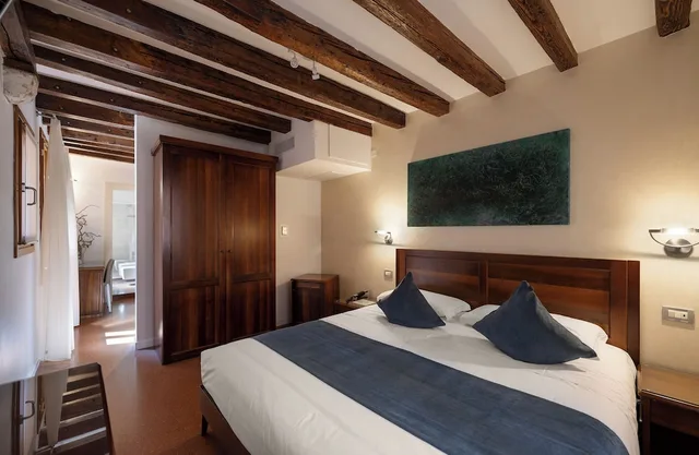 Deluxe, Double Bed, CA POZZO INN 1/10