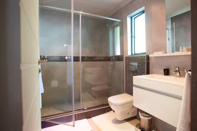 Semi Room, Executive, King Bed، Villa Moyal 3/3