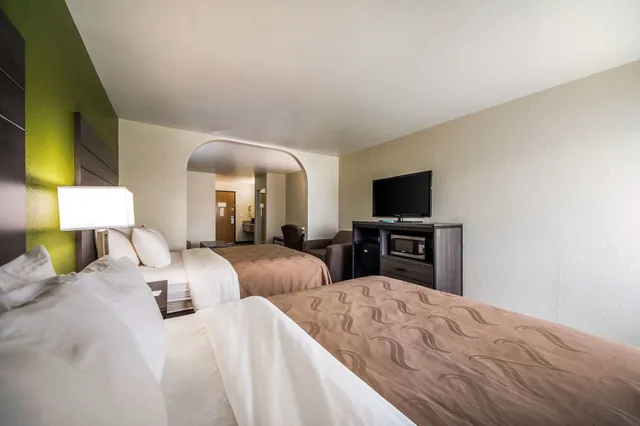 جناح، Quality Suites San Antonio 3/4
