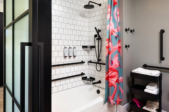 غرفة بسريرين كوين لذوي الإعاقة، Moxy Madison Downtown 5/7