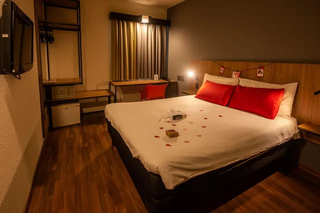 room, multiple beds، Ibis Betim 2/7