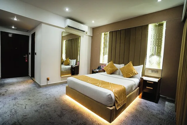 Deluxe King Room, Unique Regency Hotel Dhaka 3/12