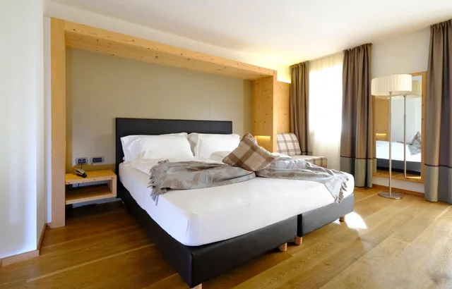 غرفة بسرير مزدوج أو سريرين منفصلين بشرفة، Family And Wellness Hotel Shandranj 2/4