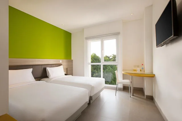 غرفة قياسية بسريرين منفصلين، Hotel Amaris Darmo 1/1