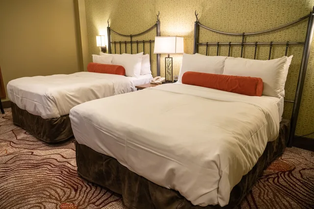 غرفة بسريرين مزدوجين، Banff Caribou Lodge & Spa 2/3
