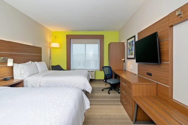 غرفة بسريرين مزدوجين لذوي الإعاقة، Holiday Inn Express Hotel & Suites Woodbridge 4/10