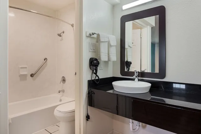 جناح بسرير كينج، Motel6 Temple, TX 3/3