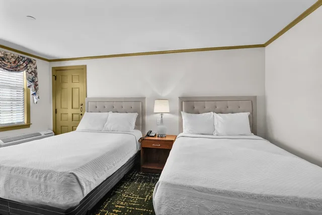 Renovated, 2 Double Beds، Lamie S Inn And the Old Salt Restaurant 2/8