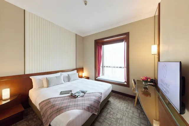 Executive, Suite, King Bed, Rosedale Hotel Hong Kong 1/4