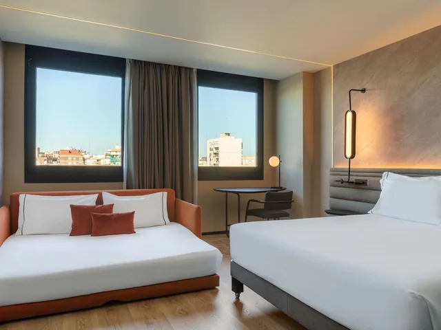 غرفة تنفيذية بسرير مزدوج مع أريكة، Novotel Valencia Lavant 2/10