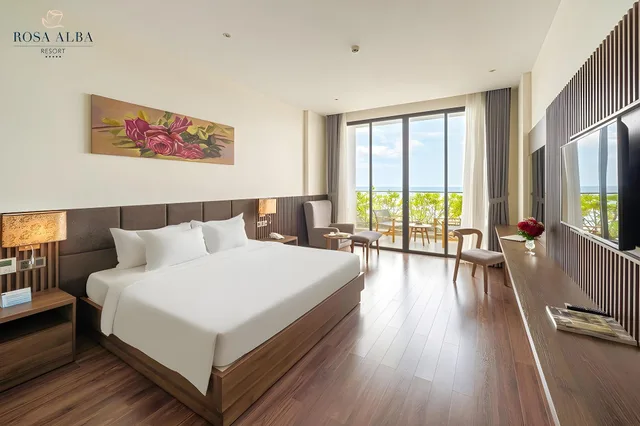 غرفة بريميوم ديلوكس بسرير مزدوج بإطلالة على البحر، Rosa Alba Resort and Villas Tuy Hoa 2/2