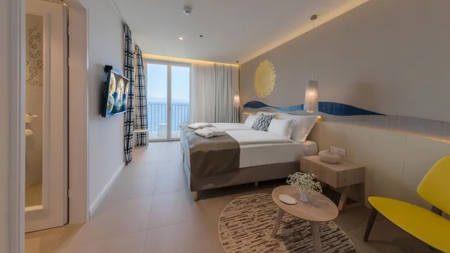 غرفة قياسية بسريرين منفصلين بإطلالة على البحر بشرفة، Bluesun Hotel Jadran 4/6