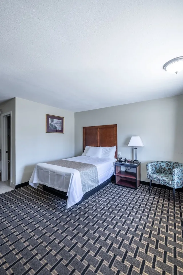 غرفة بسرير كوين، Travelodge by Wyndham Jackson North 2/6