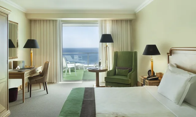 غرفة ديلوكس بسرير مزدوج بشرفة بإطلالة جزئية على البحر، CASCAIS MIRAGEM 3/4