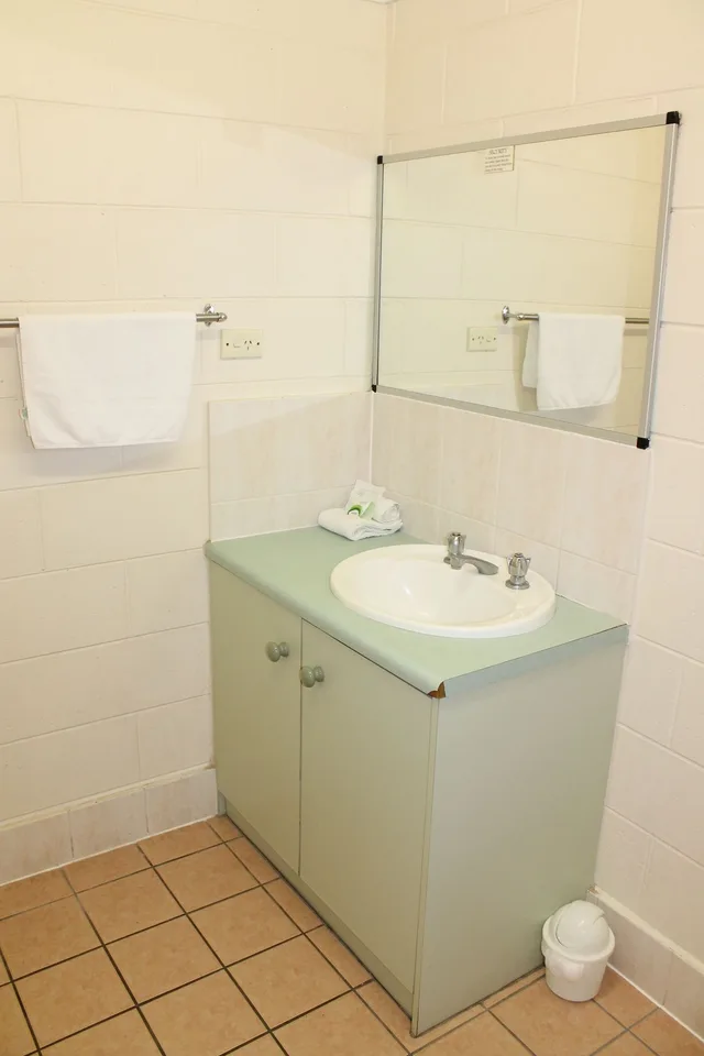 2 Bedrooms, Apartment, 1 Double and 3 Single Beds، Oasis Inn Apartments 4/4