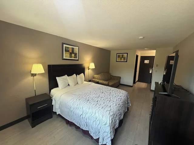 غرفة سوبيريور بسرير كوين لذوي الإعاقة، Red Roof PLUS Centralia 1/4