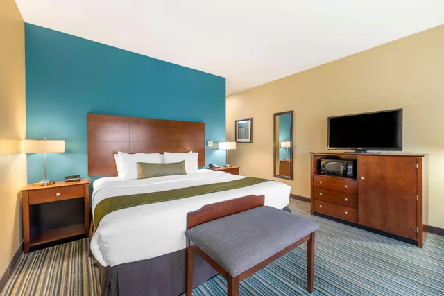 جناح، Best Western Plus Patterson Park Inn 1/6