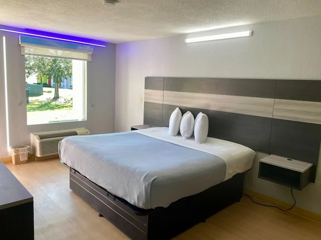 غرفة قياسية مفردة بسرير كينج، Rest and Relax Inn (ex Quality Inn and Suites University Area) 2/10